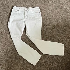 LOFT CURVY STRAIGHT LEG WHITE DENIM. Excellent condition. Smoke free home.